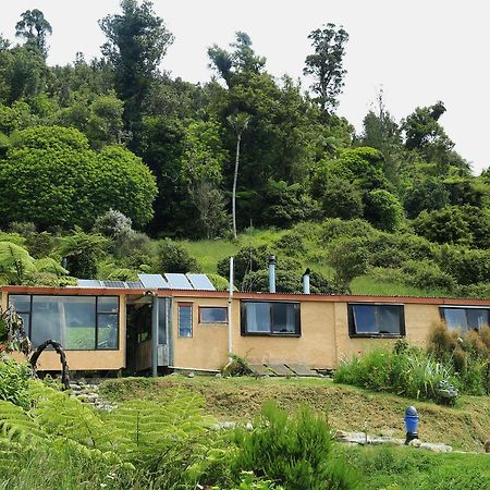 Earthbridge Guest House Hikutaia Екстериор снимка