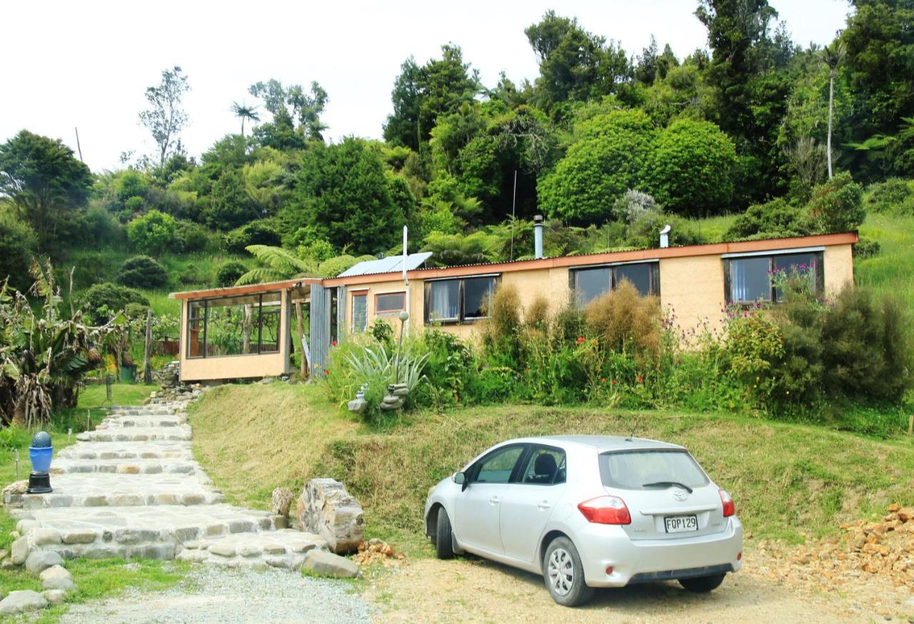 Earthbridge Guest House Hikutaia Екстериор снимка