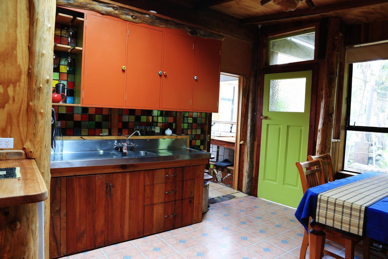 Earthbridge Guest House Hikutaia Екстериор снимка