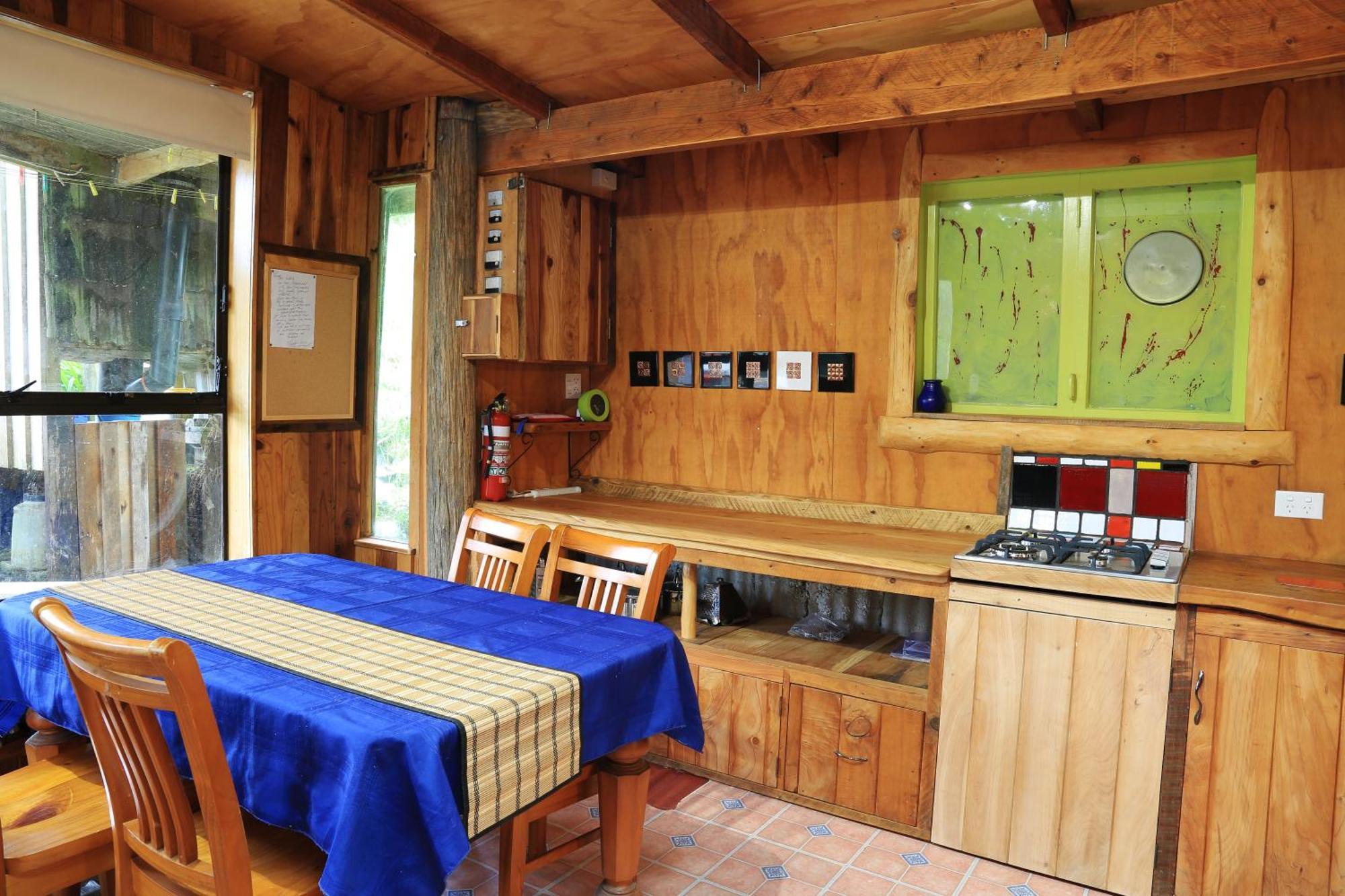Earthbridge Guest House Hikutaia Екстериор снимка