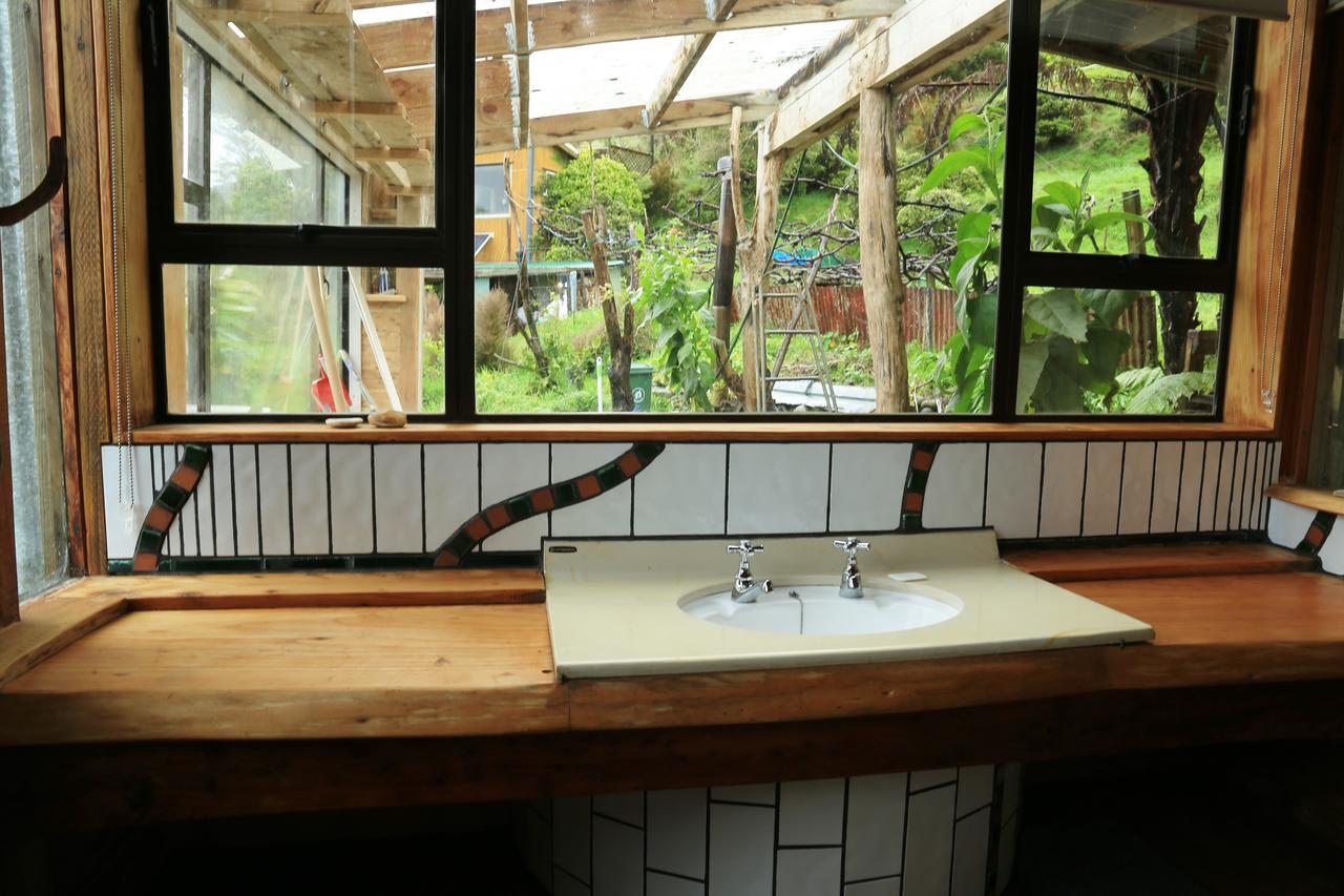 Earthbridge Guest House Hikutaia Екстериор снимка